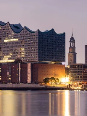 guided tour of elbphilharmonie - from scandal to architectural wonder-4