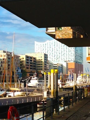 hamburg highlights: hafencity, speicherstadt & elbphilharmonie-3